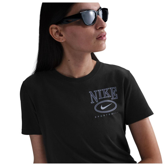Nike Γυναικεία κοντομάνικη μπλούζα Sportswear Club Nike Γυναικεία κοντομάνικη μπλούζα Sportswear Club